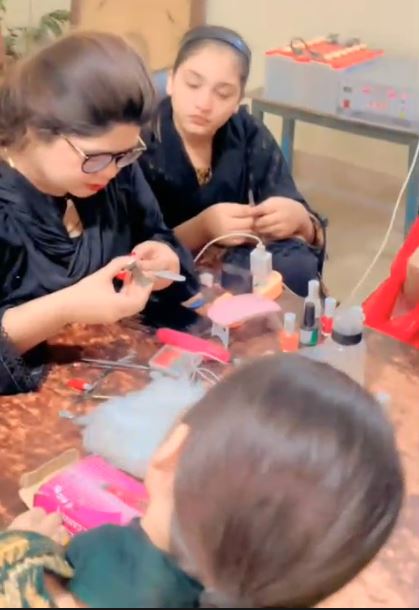 Beauty Parlor Classes